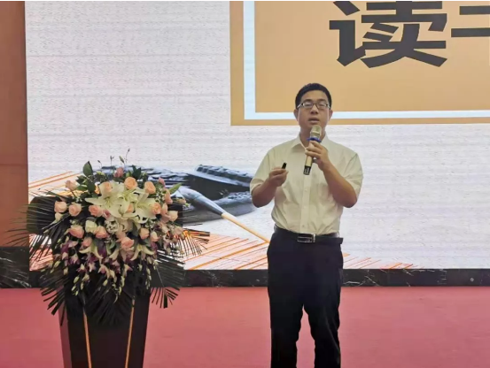 书香建业,名师大讲堂丨名师周录恒讲座暨新野东北新区实验学校捐赠