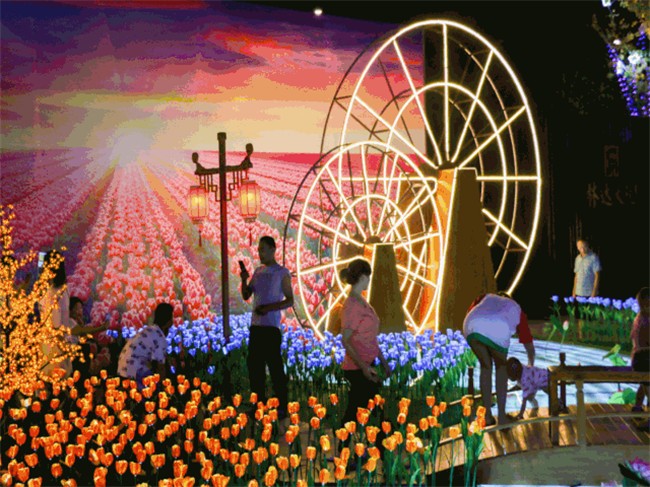 的视觉效果 呈现如梦似幻的童话之境 相约梦幻风车花海 大型星光乐园