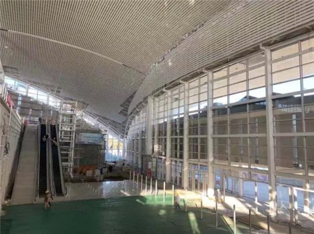 张家口高铁站内施工实拍图!