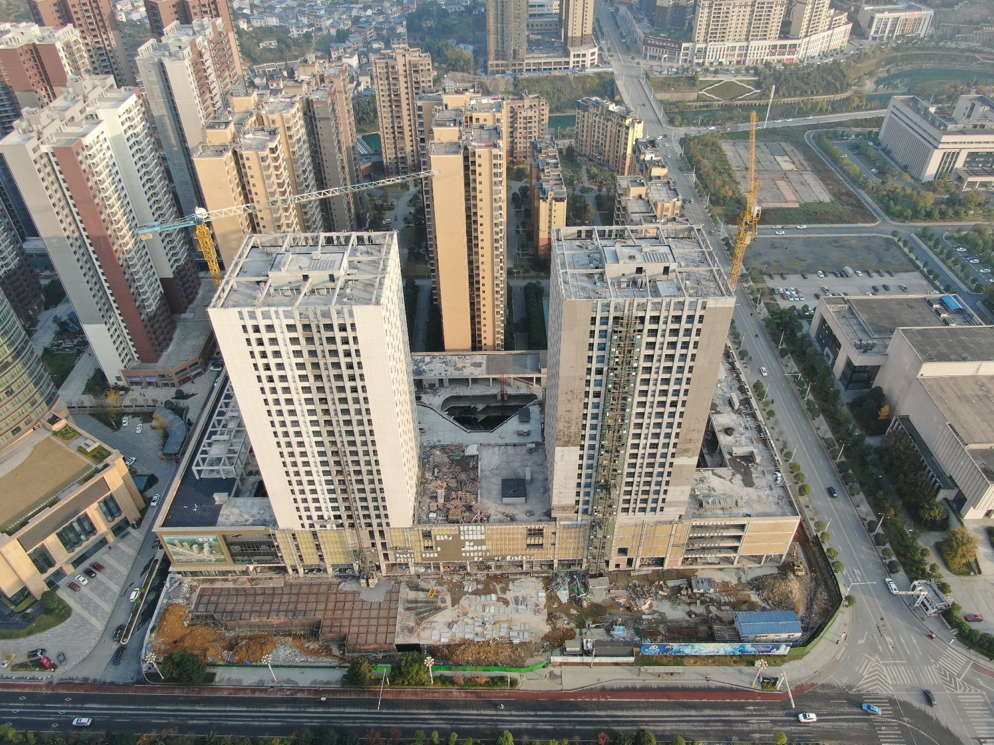 宏大广场672019年12月6日工程进度航拍-湘西楼盘网