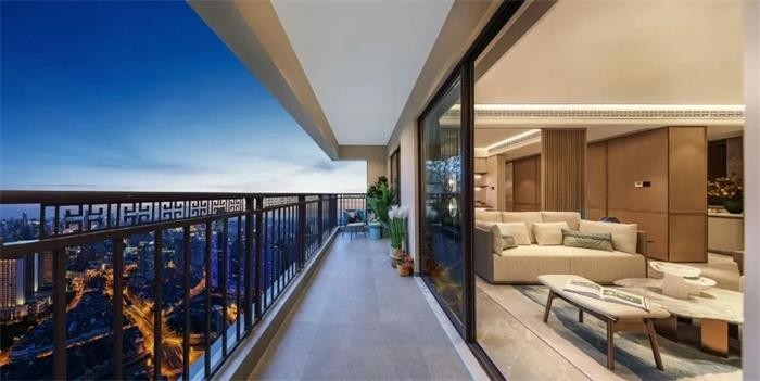 让每个空间都实现充足通风和采光,做到了真正全明通透;南北双阳台,在