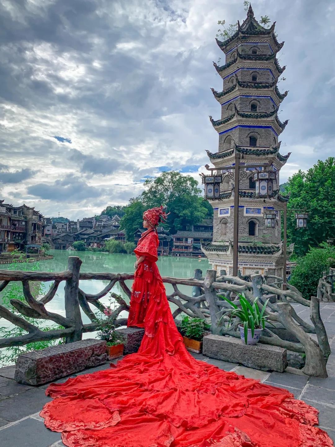 "十里红妆" "翠翠"的婚礼!凤凰古城,给她办了一场迟到90年的婚礼!