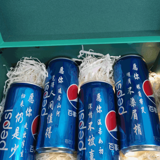 开抢啦开抢啦只需转发朋友圈就能免费订制专属你的私人可乐