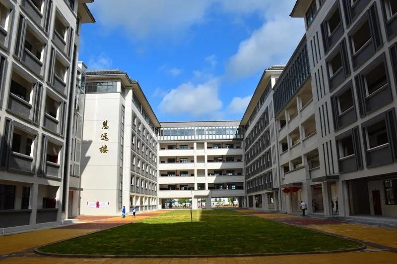 揭牌的崇远中学名字很陌生?但它自带的优质教育基因你一定知道!