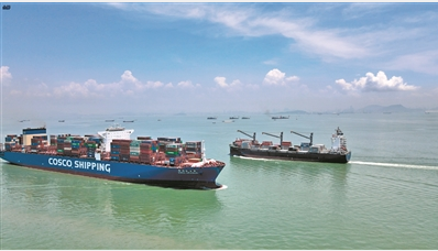广州港深水航道拓宽工程全线正式投入使用。