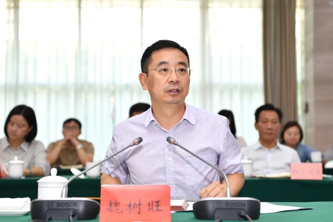 市委副书记陈代军,市委常委,市委秘书长杜富川,副市长李莲娜,副市长