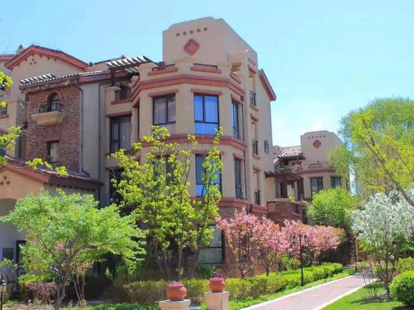 秦皇岛楼市 楼盘导购孔雀庭院中小学,奥特莱斯,北戴河国际医院.