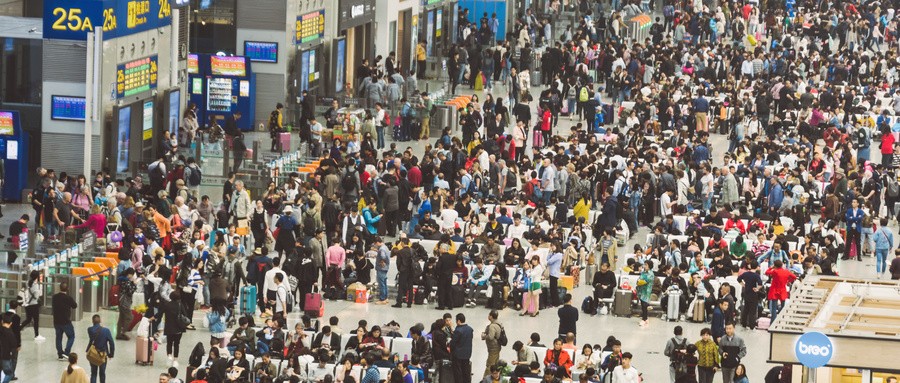 摄图网_501296760_wx_虹桥火车站人流(企业商用).jpg