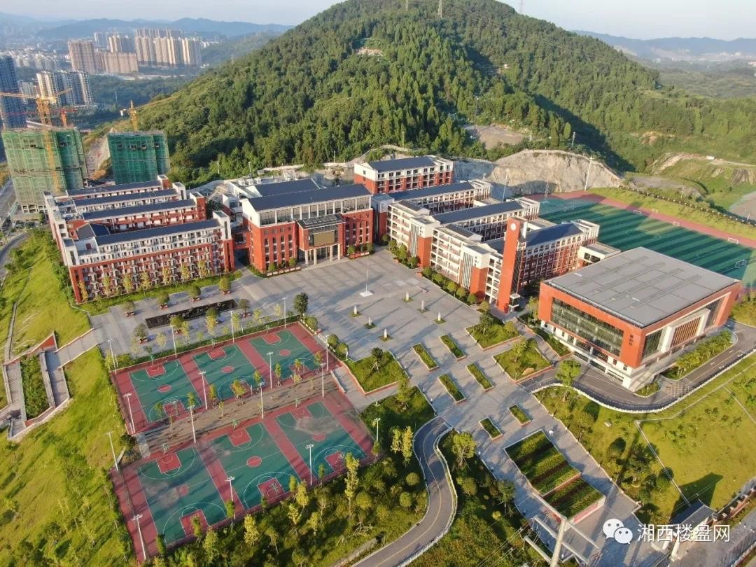 周边长郡吉首一中,双塘中学,湘西职院等环绕,规划新增乾东芙蓉小学