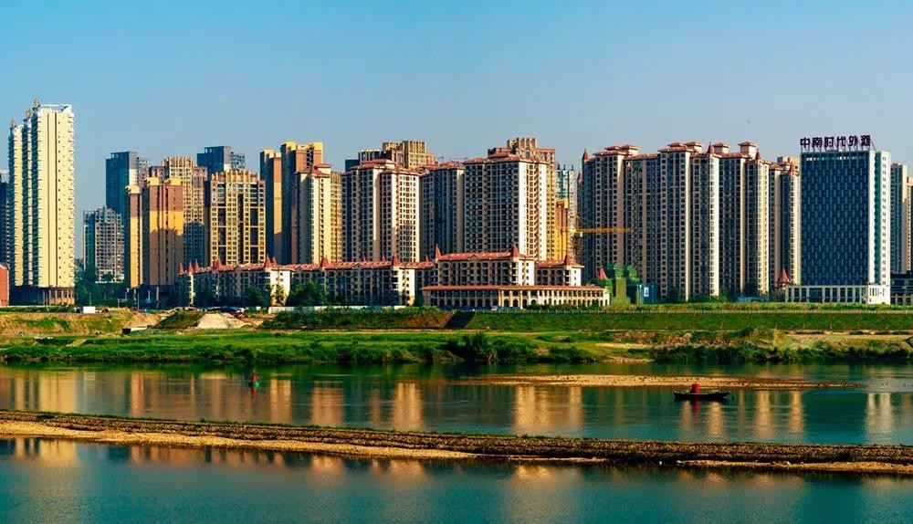 凭借顺庆主城"处女地"优势,清泉坝成为很多大开发商入驻南充选址地之