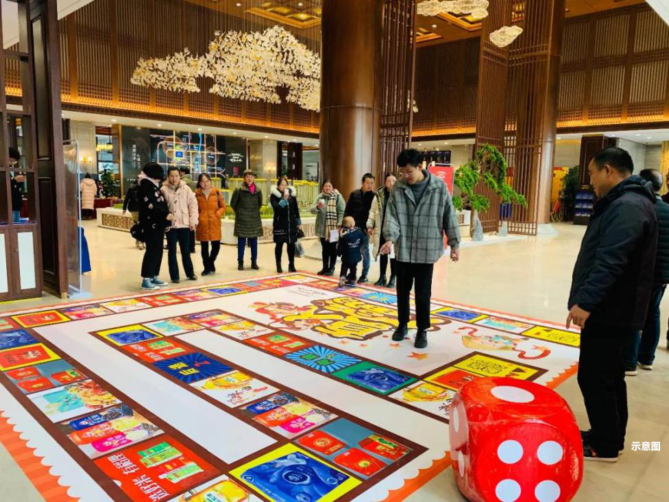 玉兔套圈感受中秋的浓情魅力