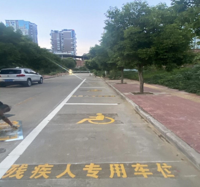 绵阳有残疾人专用停车位了,残疾人免费使用