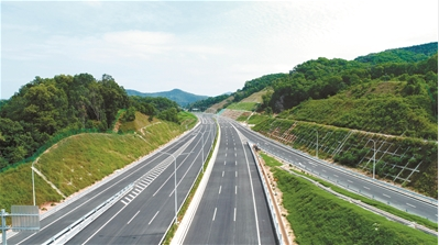 花莞高速为华南地区首条城区绿色公路