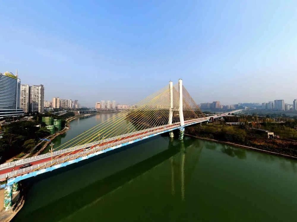 来源:南充日报 分类: 其他楼讯 63次浏览 12日凌晨,上中坝嘉陵江大桥