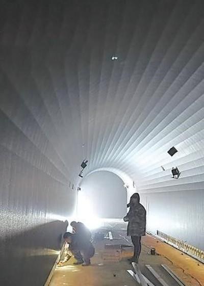 闲来小镇打造“时光隧道”项目 预计下月初面向游客开放(图1) 闲来小镇打造“时光隧道”项目 预计下月初面向游客开放(图1)