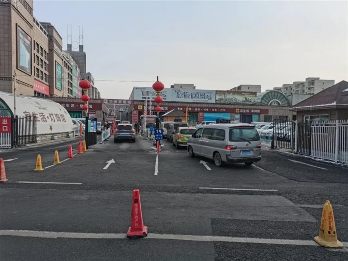 乌鲁木齐市交警对河滩路华凌入口处进行优化处理(图4)