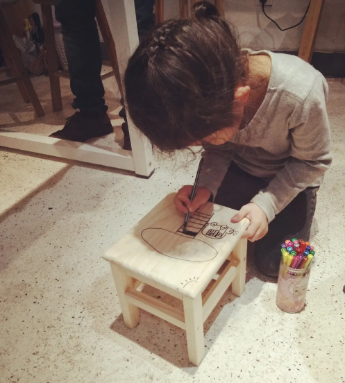 组装,打磨等等工艺,与孩子共度亲子时光,用一把椅子让孩子的思维发散