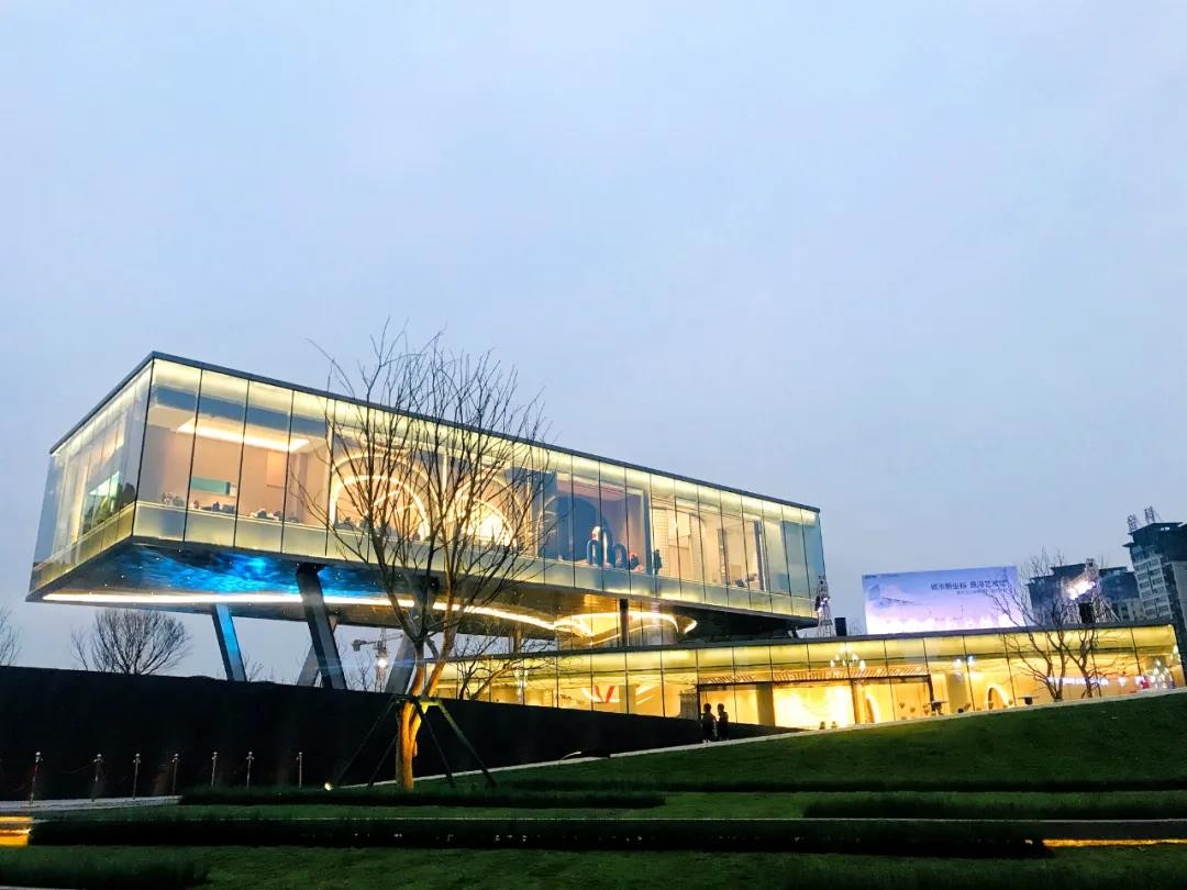 蓝光·逸城天空之城