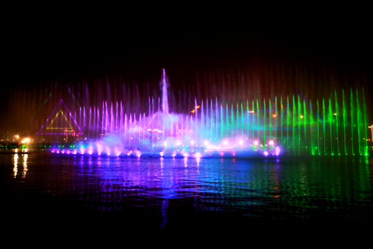 钦州的音乐喷泉，太漂亮啦！