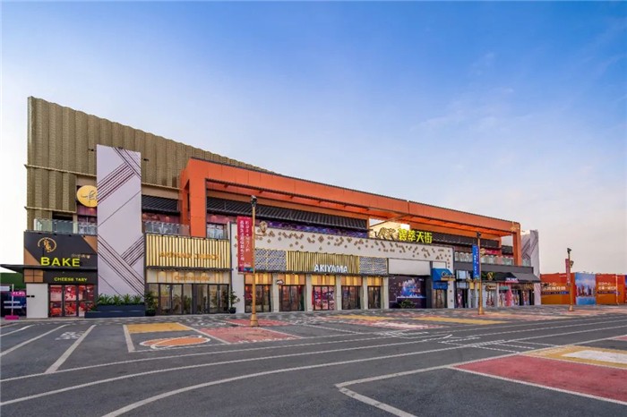 有机的将荟萃天街划分成各类节点广场,每个节点广场又都有着自己独有