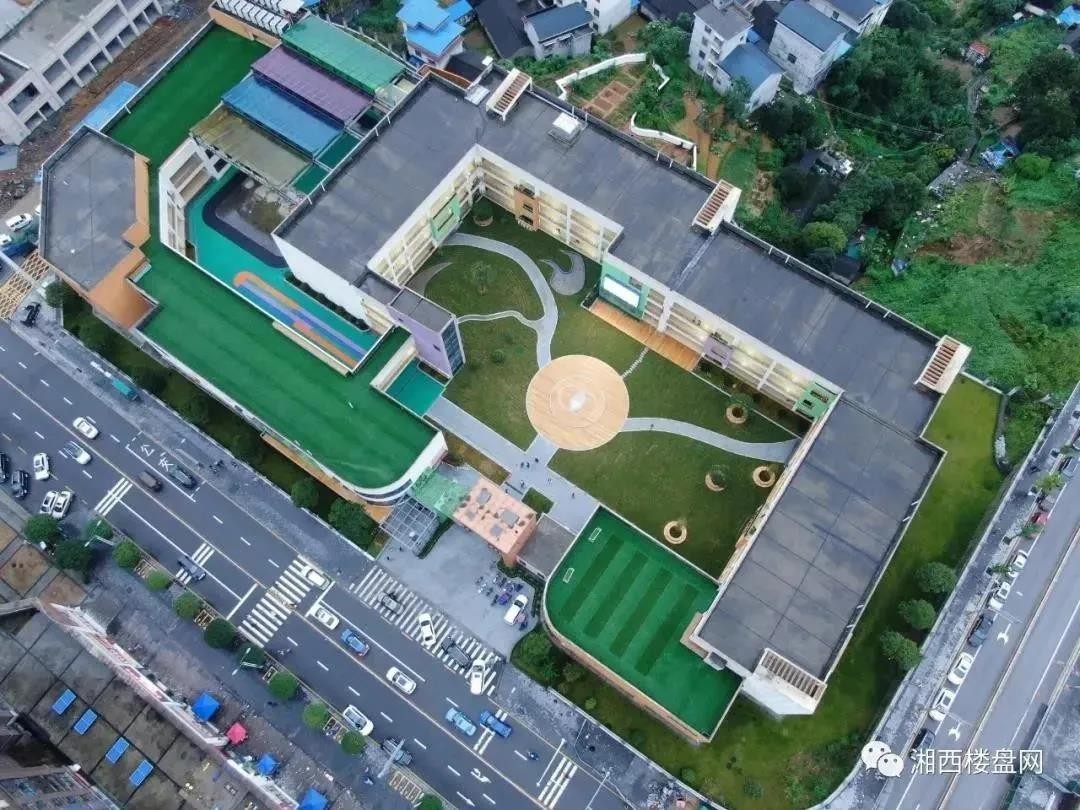 分别是吉大师院附小,州幼儿园,州民中,湘西职院,学校涵盖幼儿园,小学