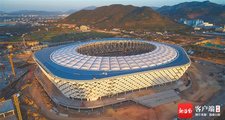 三亚国际体育产业园体育场项目屋面系统完工