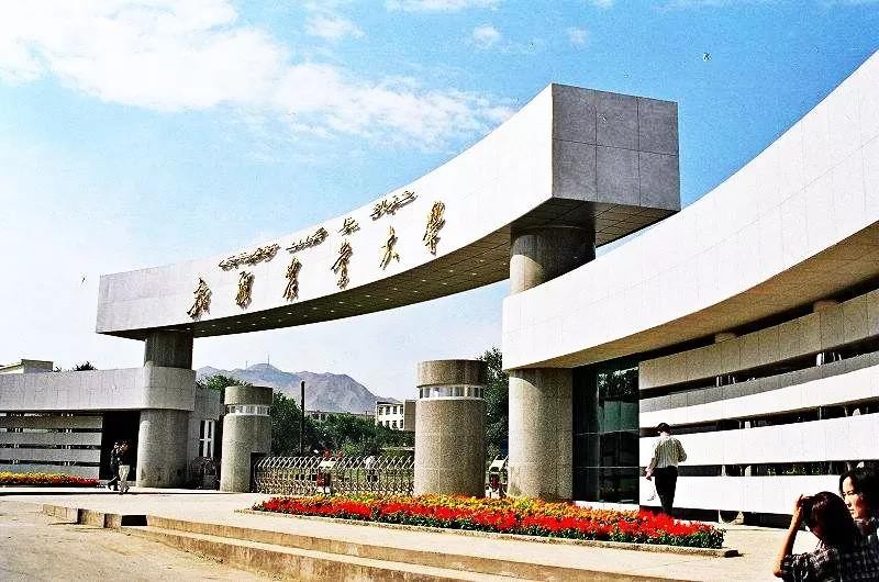 新疆农业大学教育一直是沙依巴克区紧抓的内容,从1952年八一农学院的