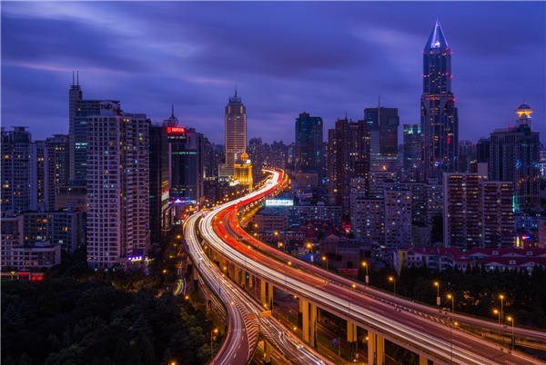 摄图网_500282128_banner_川流不息的上海高架桥（企业商用）.jpg