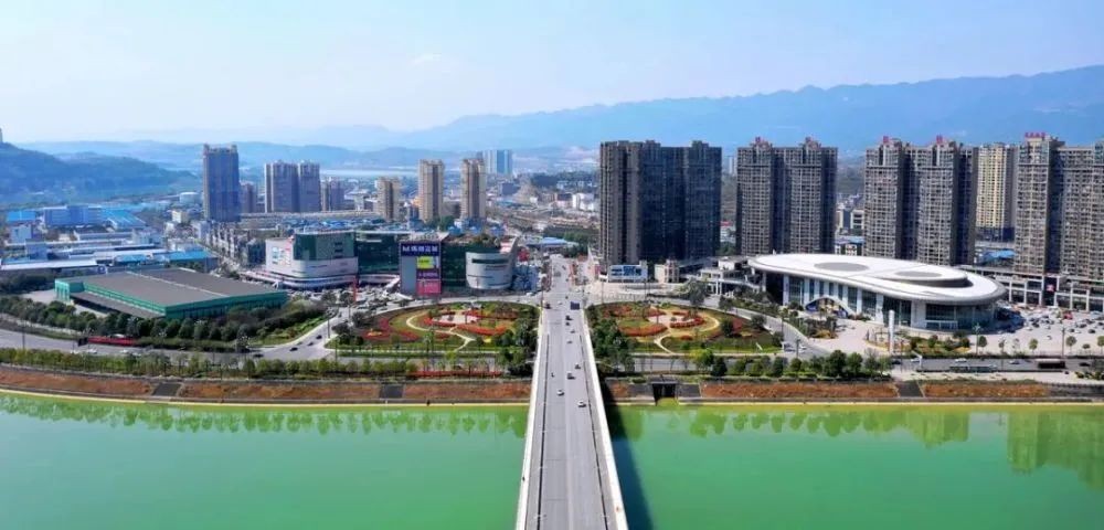 下西国际商贸城其中,下西便是位于三江新区,老城区域桥头堡,更是