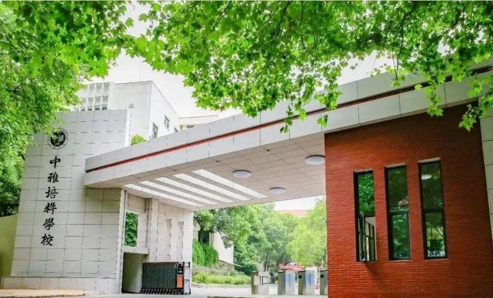 在此情形下,拥有长沙top初中-中雅培粹学位的泰禹·雅鲤公寓众多狗靠
