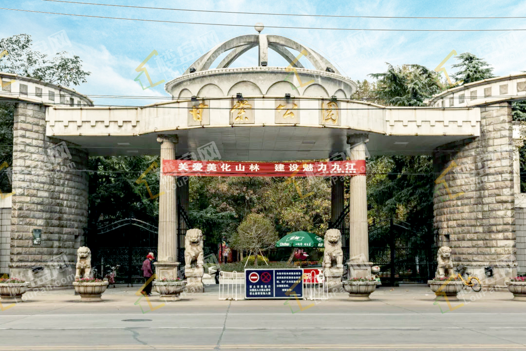 甘棠公园,又名甘棠湖公园,位于江西省九江市浔阳区的甘棠湖,是一座集