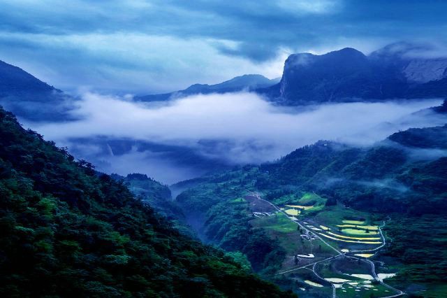 巫峽口景區位於恩施巴東縣,扼守長江三峽巫峽入口,是以巴東縣城為中心