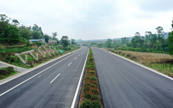 按照一级公路标准建设,设计时速80km/h的红星路南延线仁寿段主线贵平