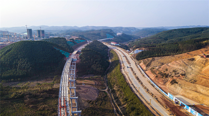 沙吴高速/吴大高速恒大互通路口正式动工,南宁空港交通提档升级!