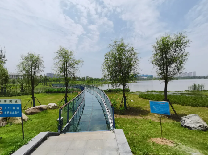 秦潭湖公园图片