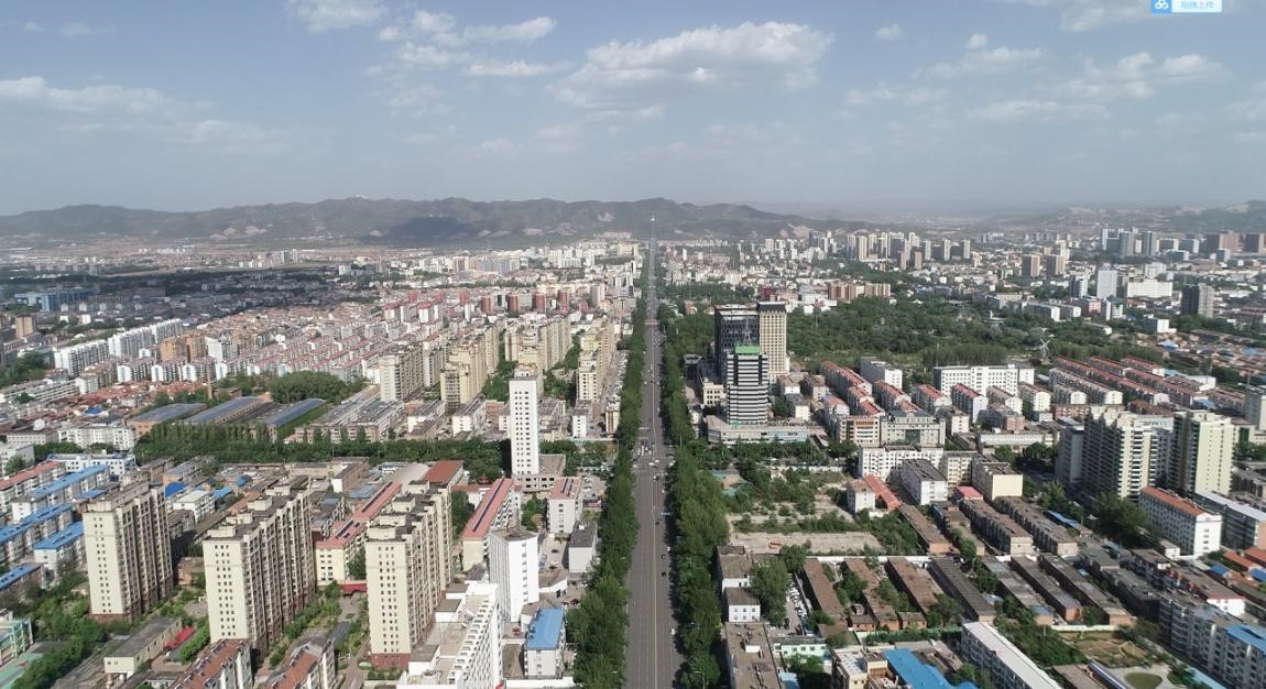 与此同时,滨湖新区的建设也在如火如荼地进行中,以漳泽湖的优质生态