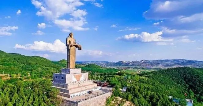 炎帝像是一座大型铜像,它是长治市的标志,也是全省乃至全国著名的雕塑