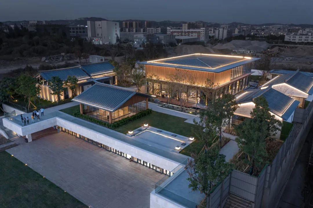 令人心醉的湖光美景之外,力高大港·樾澜山的室内设计也令人耳目一新