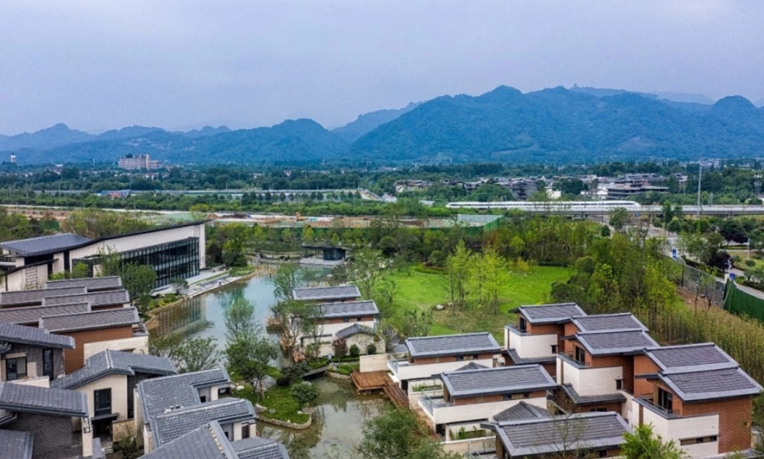 绿地无舍青城在售洋房/叠拼/平房房源 绿地无舍青城位于成都市都江堰