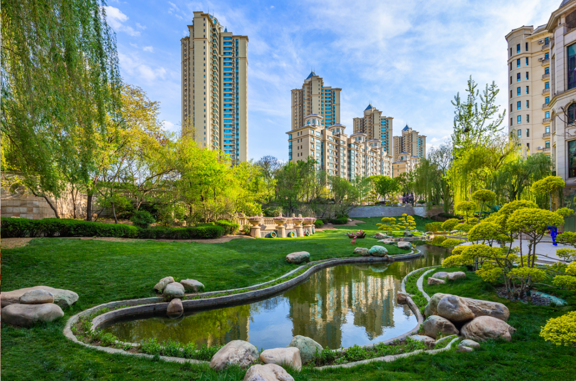 【沈阳恒大绿洲实景图】项目还配套有恒大山西首个室外泳池,集娱乐