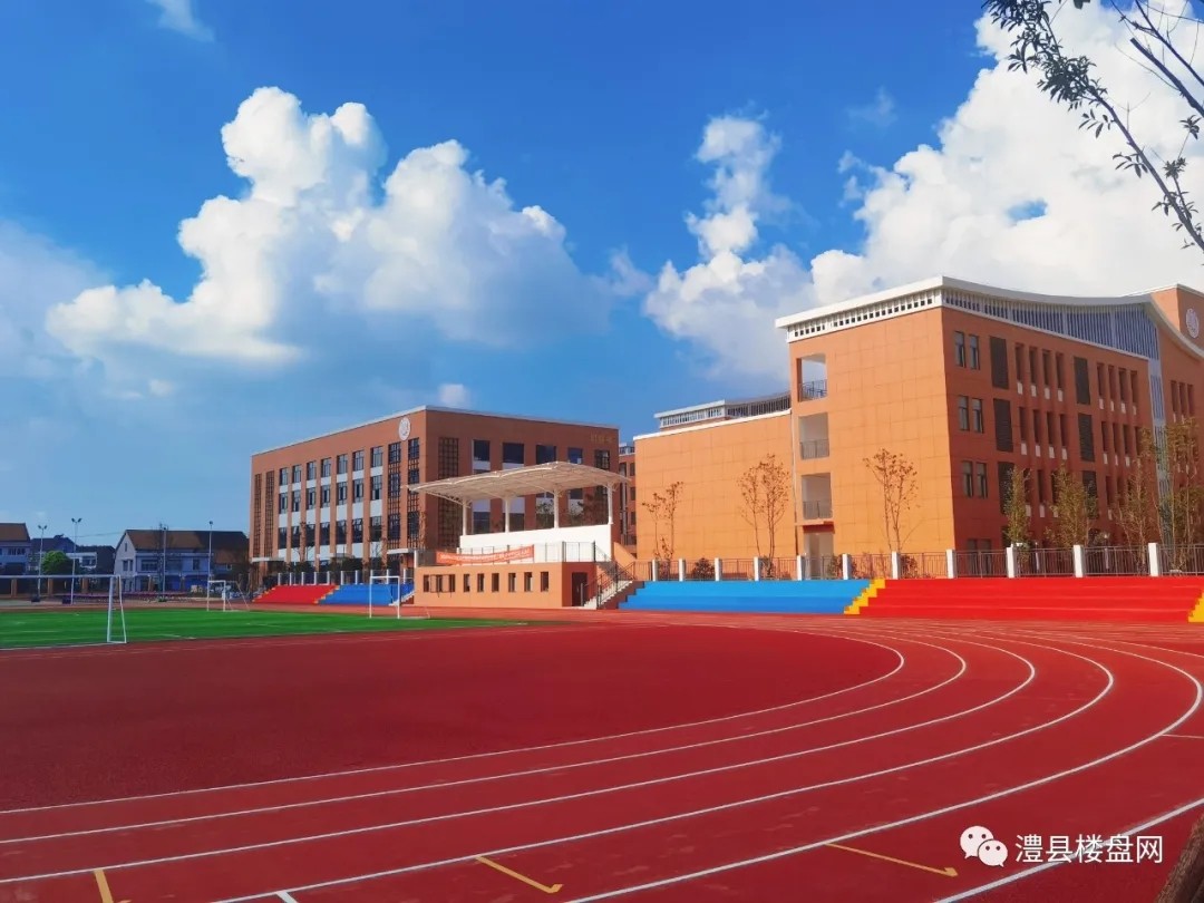 澧县芙蓉学校旁各路段施工情况