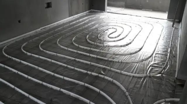 公共部位腻子施工完成;室内给水管道安装完成;地辐热管道铺设完成,地