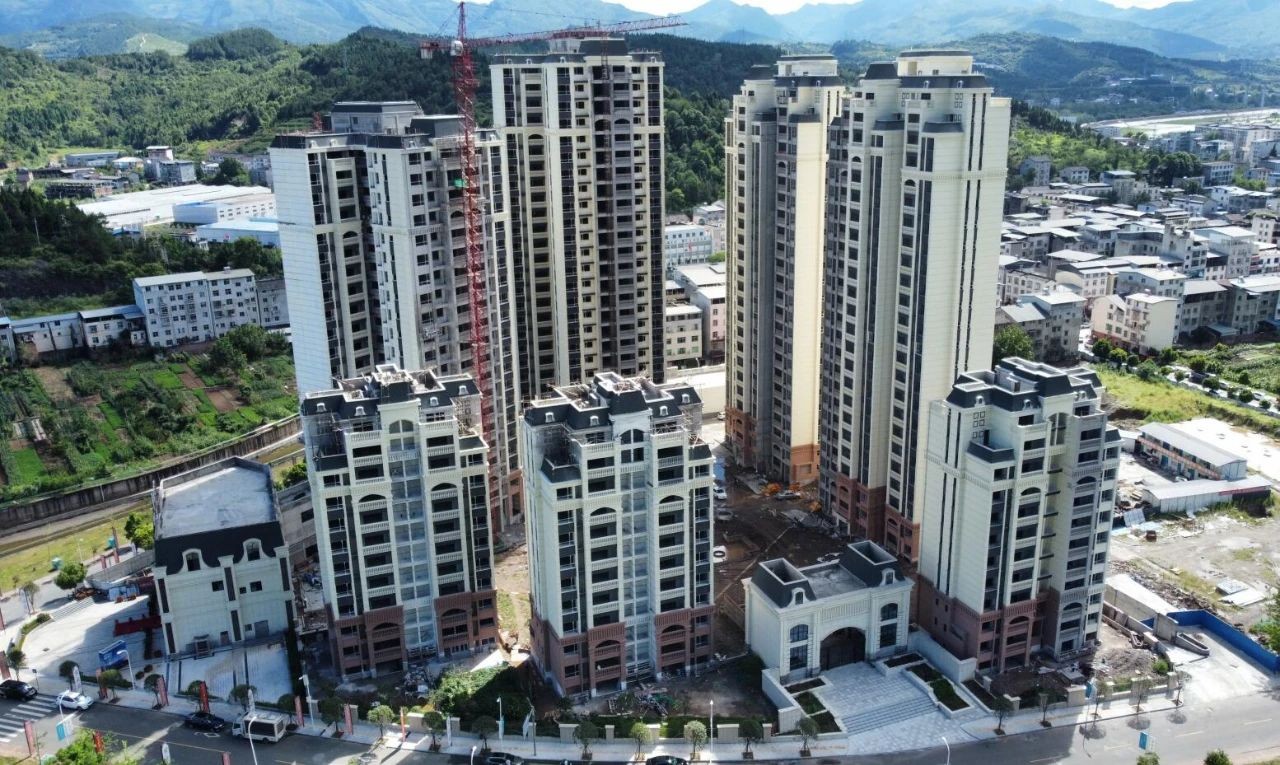 年轻人漫谈着广元买房的理想!看中一盛·紫云府所见即所得