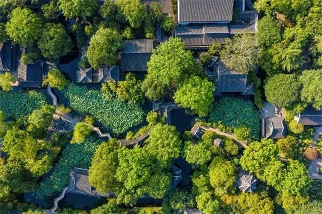 的古典豪華園林,以其悠久的人文歷史,豐富的文化內涵,疏朗自然的風格