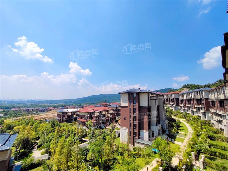 南昌楼市 楼盘导购华宸龙隐山别墅产品以联排,叠墅为主.