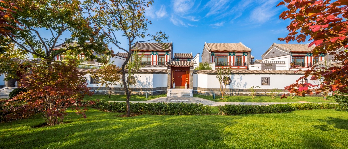 观唐云鼎是观唐集团更新迭代的新中式别墅,独具东方韵味的园林大境,地