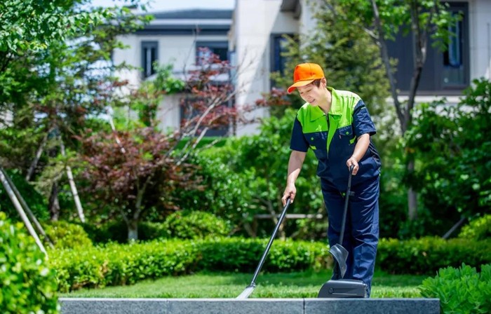 放心——保洁服务03万科服务人员,始终用微笑服务每一位客户,以绝对的