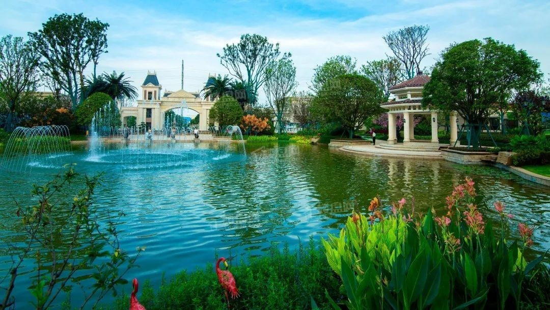 恒大华府,占地约280亩,总建面约67万方,共规划高层住宅20幢,小区内