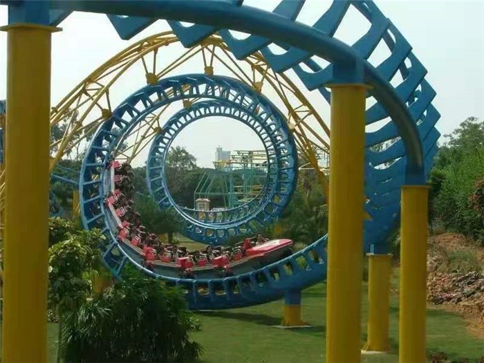 除此之外,南宁动物园内还有以"飓风运动","过山车","大摆锤"等游乐