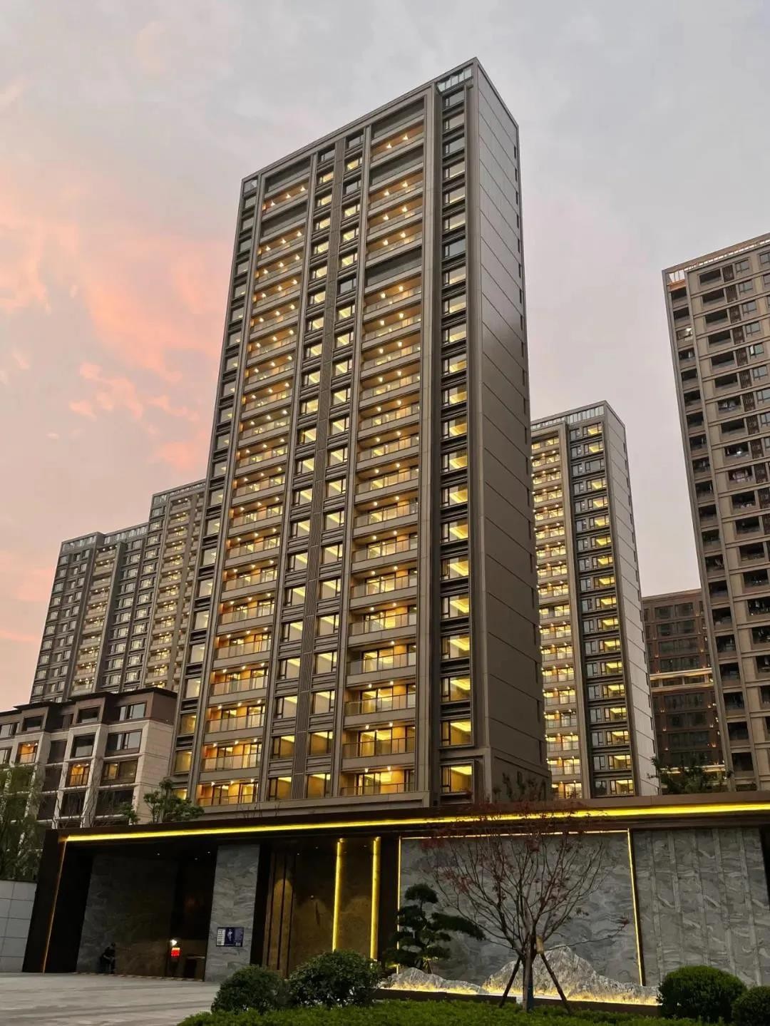 杭州红盘价格大跌房价半年降10万㎡